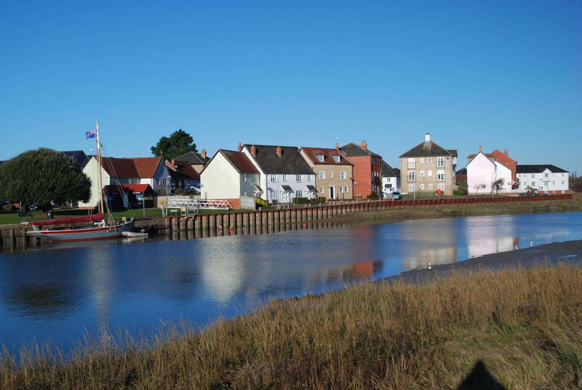 Queens Cottage, Wivenhoe Stylish, Plush, Cosy, Convenient & Quirky, 2X Double Bed Period Cottage Plus Patio - 9 Min Walk Train, 4 Min Walk High Street Pubs, Restaurants, Shops Exterior foto