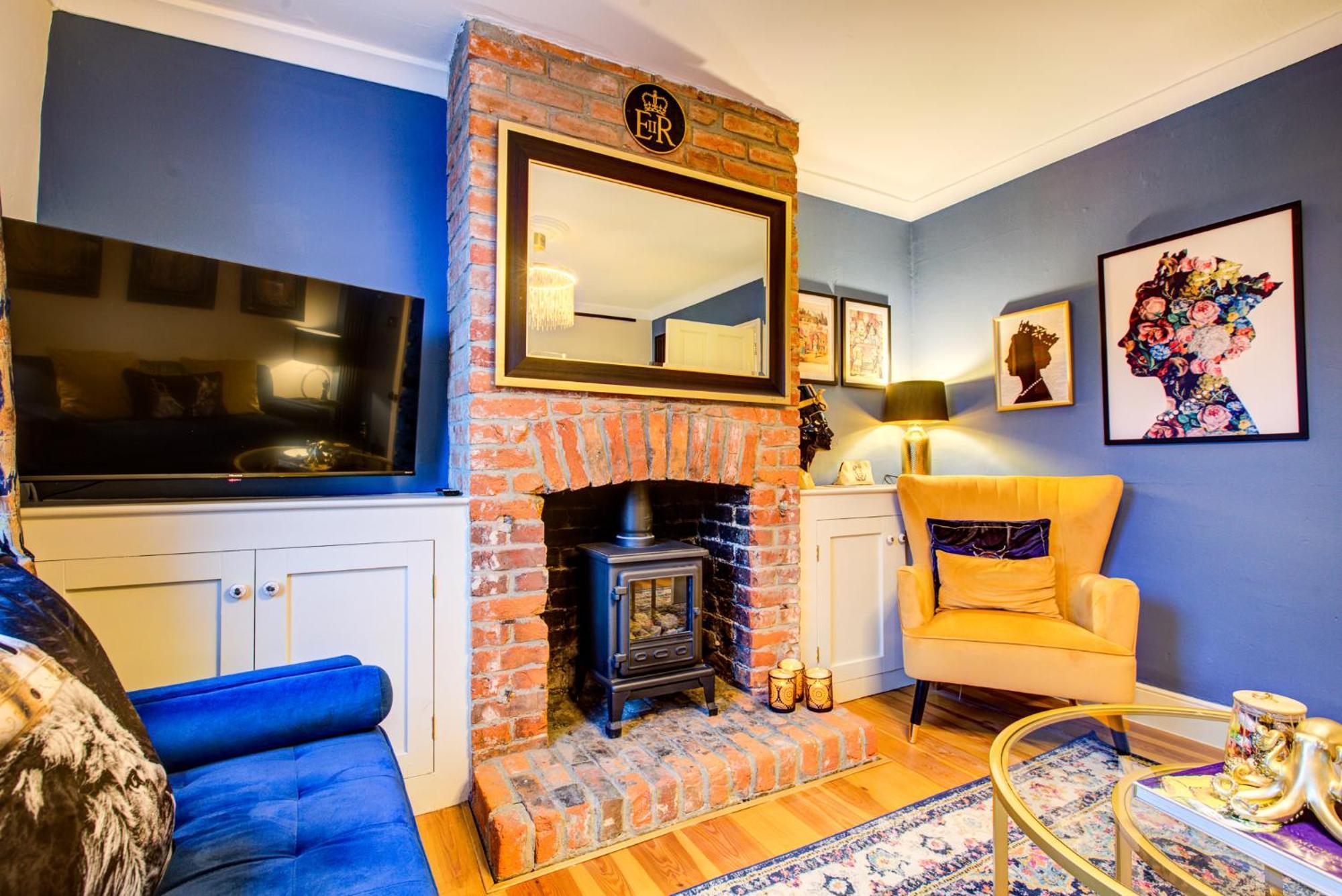Queens Cottage, Wivenhoe Stylish, Plush, Cosy, Convenient & Quirky, 2X Double Bed Period Cottage Plus Patio - 9 Min Walk Train, 4 Min Walk High Street Pubs, Restaurants, Shops Exterior foto